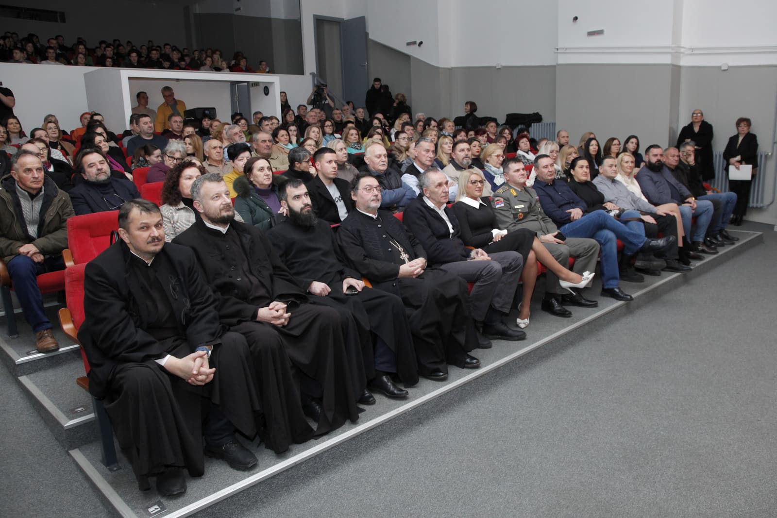 СВЕЧАНА ПРЕМИЈЕРА АРТ ФИЛМА "СВЕТЛОСТ И СЕНКЕ" У ШИДУ