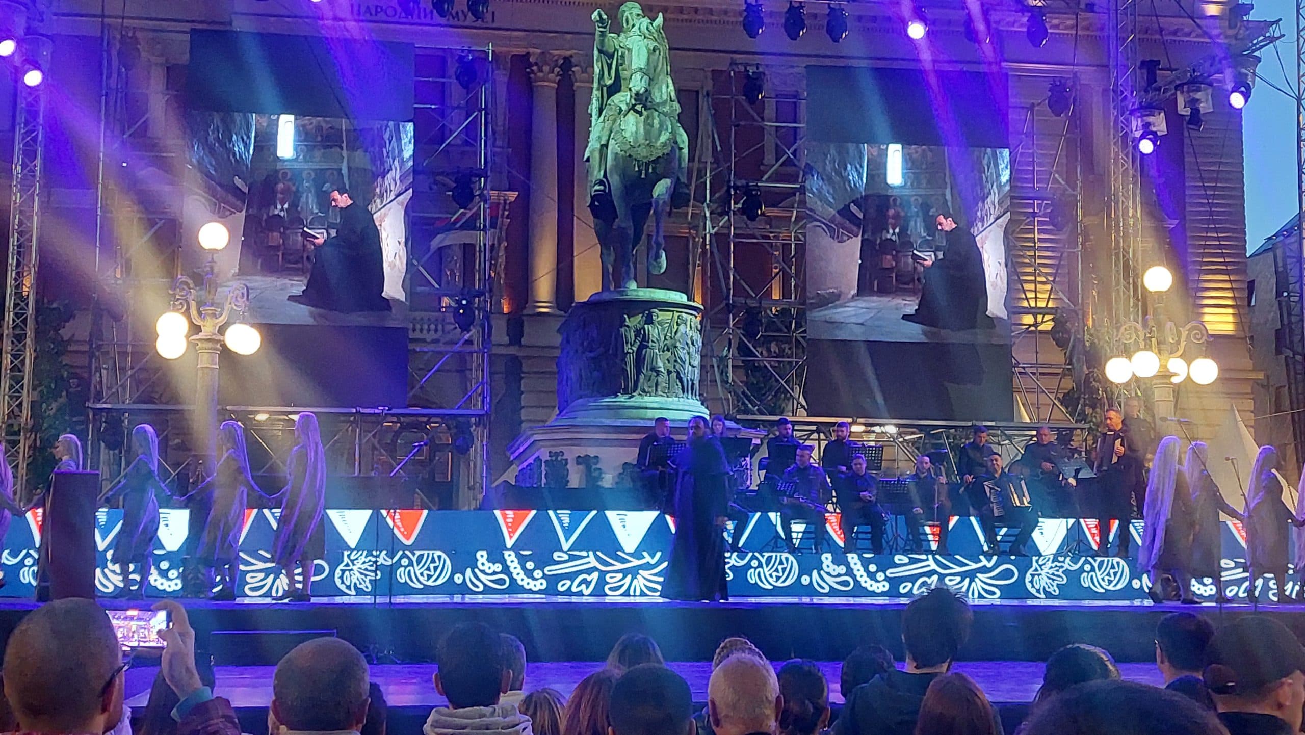 Ansambl "VENAC" IZVEO SPEKTAKL "700" NA TRGU REPUBLIKE